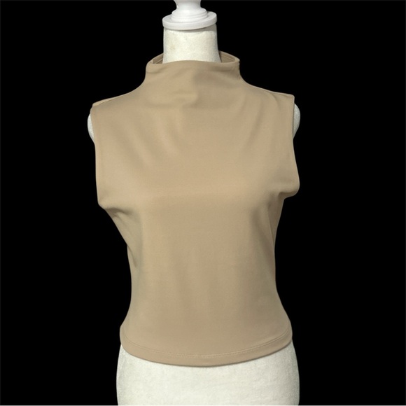 Express Body Contour High Compression Mock Neck Cropped Tank - Picture 3 of 6